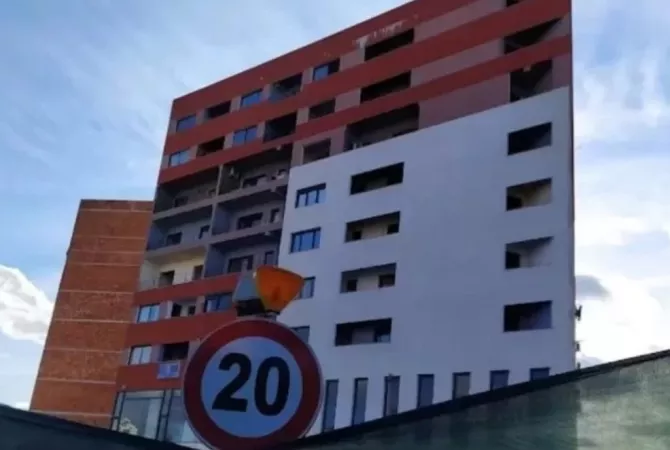 Shtepi ne shitje Apartament ne Tirane, 2+1, Mobilimi Bosh, pa mobiluar, Pagesa 156,000  Euro.