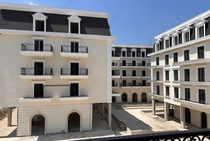 Shtepi ne shitje Apartament ne Tirane, Garsoniere, Mobilimi Bosh, pa mobiluar, Pagesa 82,128  Euro.