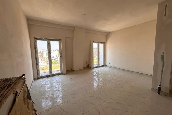 Shtepi ne shitje Apartament ne Tirane, Garsoniere, Mobilimi Bosh, pa mobiluar, Pagesa 82,128  Euro.