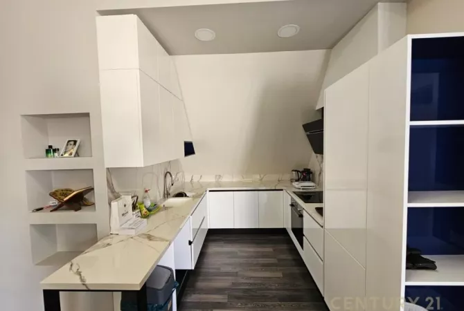 Shtepi ne shitje Apartament ne Tirane, 3+1, Mobilimi E mobiluar, Pagesa 280,000  Euro.