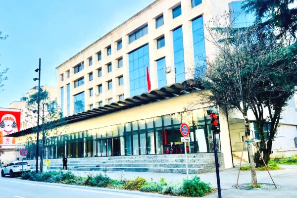 Shtepi me qera Apartament ne Tirane, 2+1, Mobilimi E mobiluar, Pagesa 660  Euro.