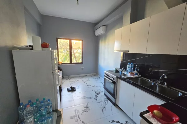 Shtepi ne shitje Apartament ne Tirane, 1+1, Mobilimi E mobiluar, Pagesa 120,000  Euro.