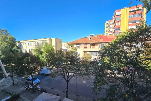 Shtepi ne shitje Apartament ne Tirane, 1+1, Mobilimi E mobiluar, Pagesa 120,000  Euro.