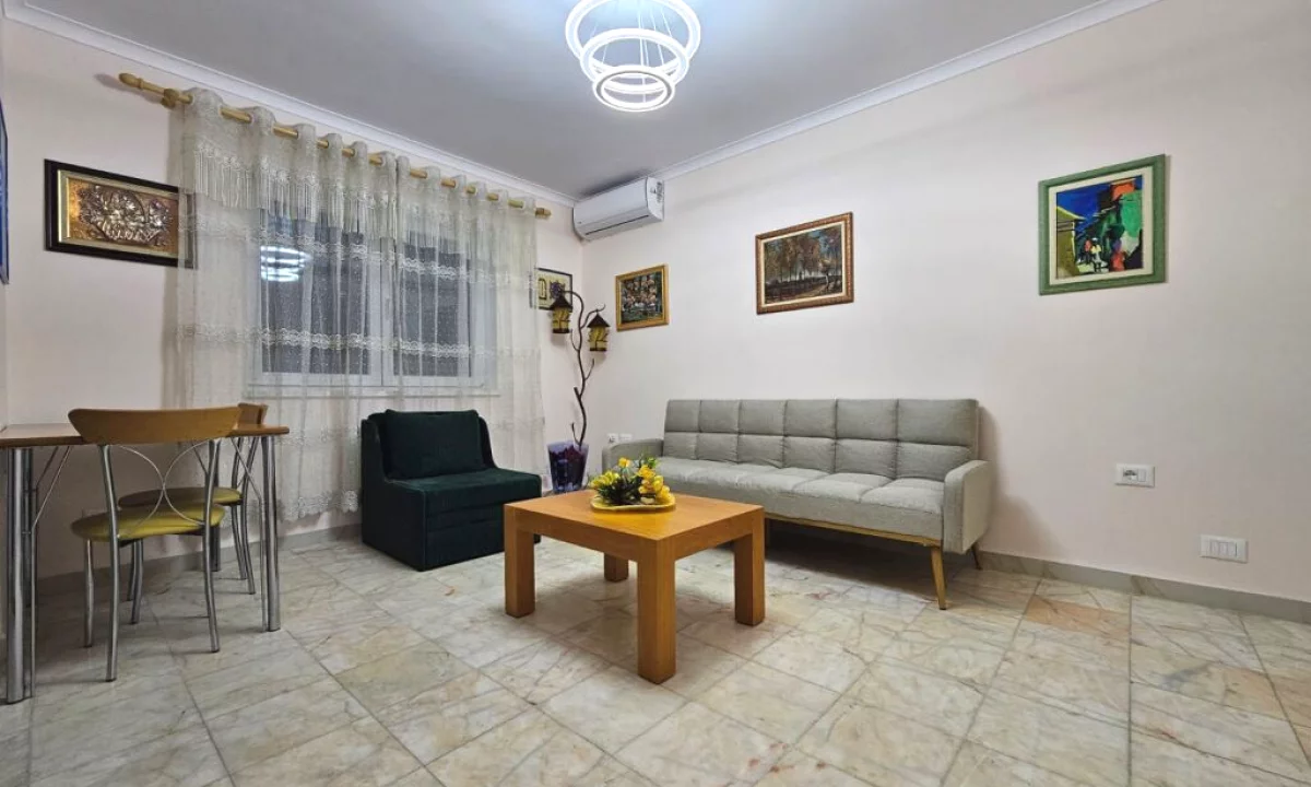 Shtepi me qera Apartament ne Tirane, 3+1, Mobilimi E mobiluar, Pagesa 650  Euro.