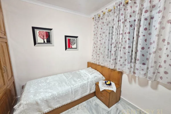 Shtepi me qera Apartament ne Tirane, 3+1, Mobilimi E mobiluar, Pagesa 650  Euro.