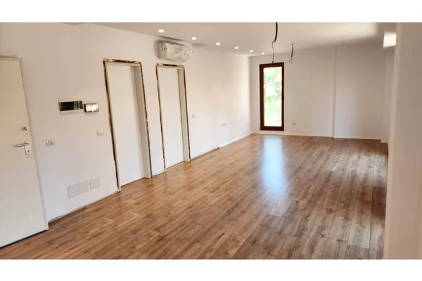 Apartament me qera 1+1+ post parkimi tek Rruga e Kavajes