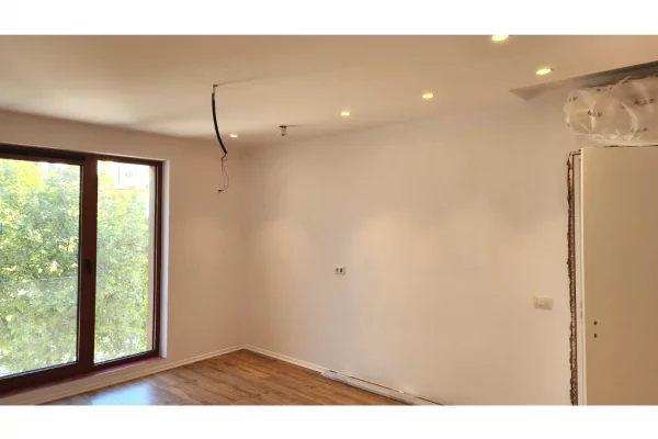 Shtepi me qera Apartament ne Tirane, 1+1, Mobilimi Bosh, pa mobiluar, Pagesa 1,300  Euro.