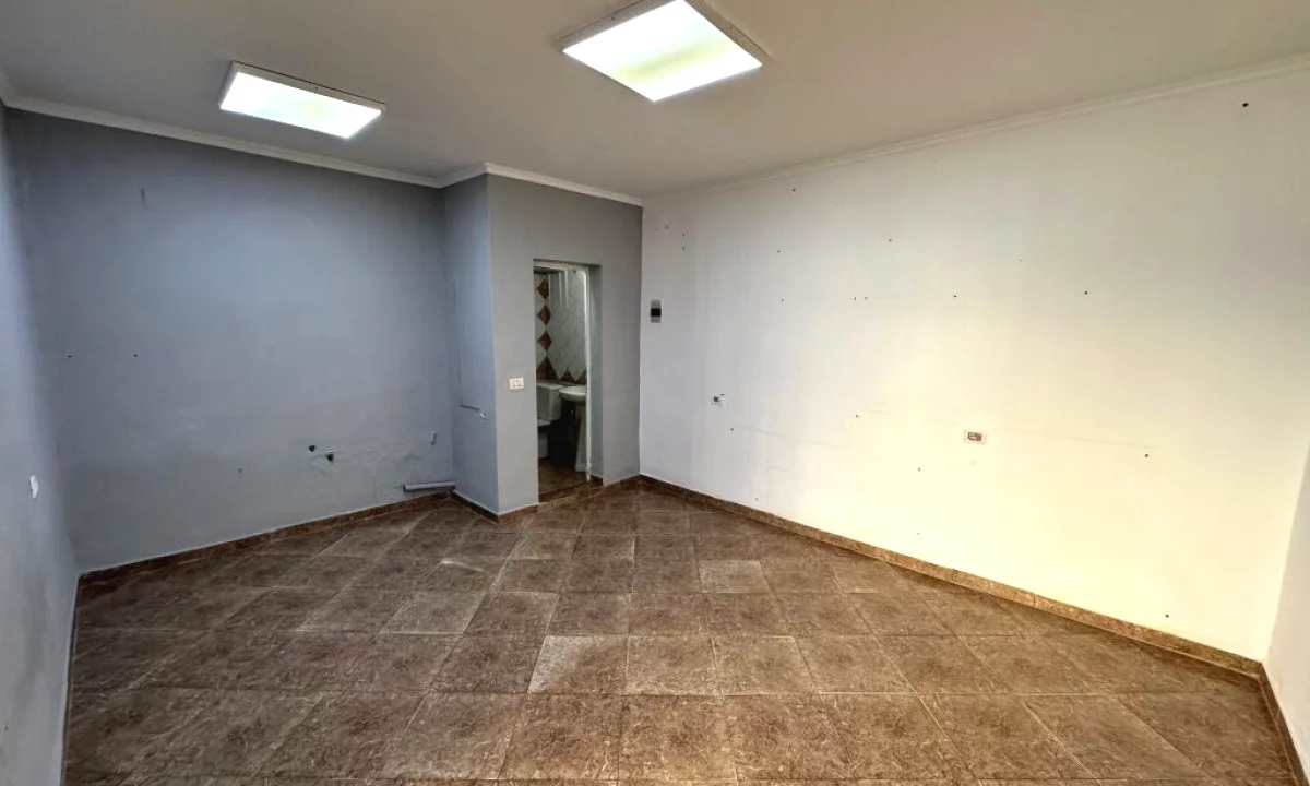 Ambient komercial per qira tek rruga Siri Kodra