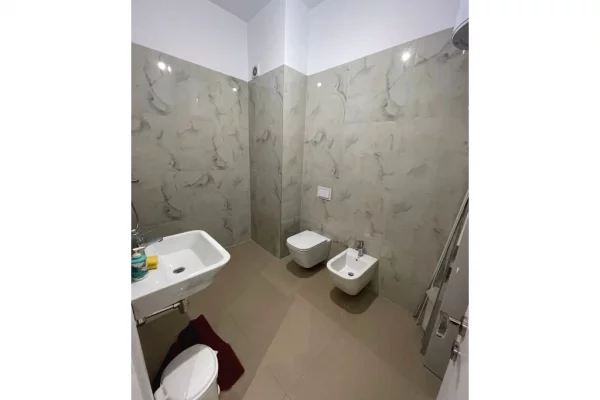 Shtepi ne shitje Apartament ne Tirane, 2+1, Mobilimi E mobiluar, Pagesa 340,000  Euro.