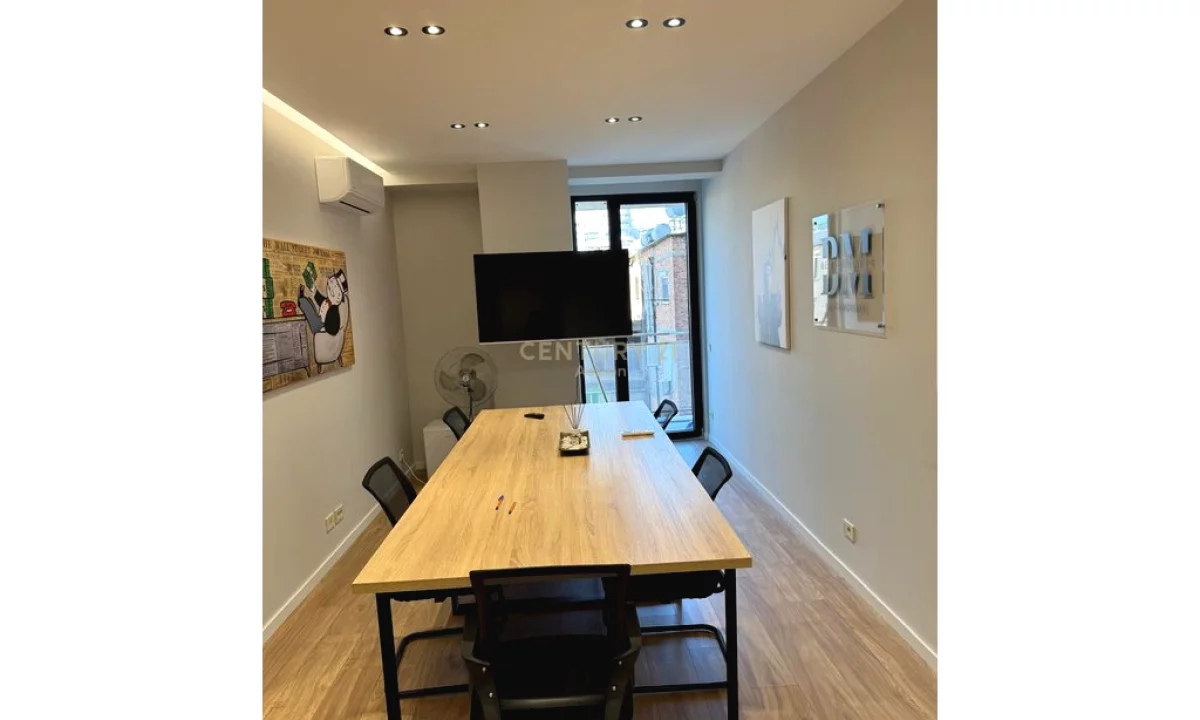 ZYRE PER QIRA ,RESIDENCA MINE PEZA!