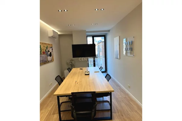 ZYRE PER QIRA ,RESIDENCA MINE PEZA!