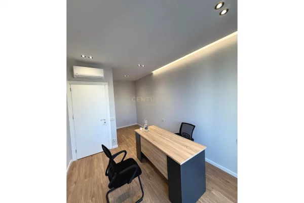 ZYRE PER QIRA ,RESIDENCA MINE PEZA!