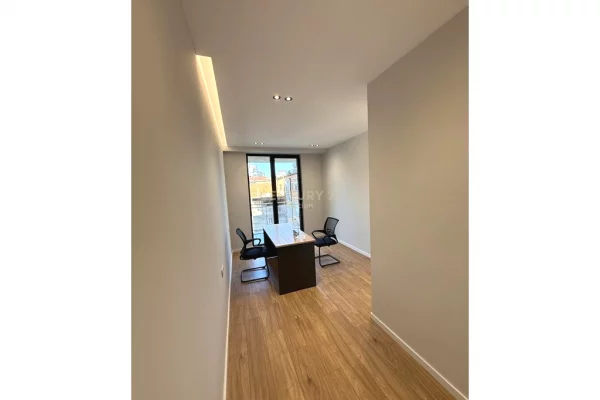 ZYRE PER QIRA ,RESIDENCA MINE PEZA!