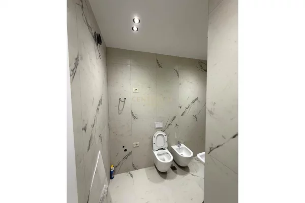 ZYRE PER QIRA ,RESIDENCA MINE PEZA!