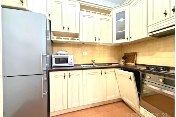 Shtepi me qera Apartament ne Tirane, 2+1, Mobilimi E mobiluar, Pagesa 650  Euro.