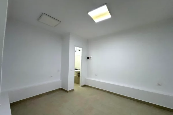 Shitet Ambient Komercial i Saporikonstruktuar Prane Selvise