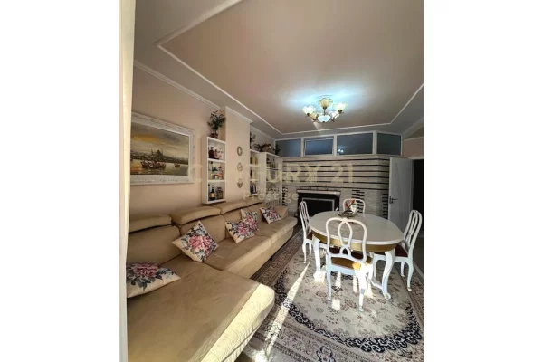 Appartamento in vendita a Tirana 2+1, Arredato