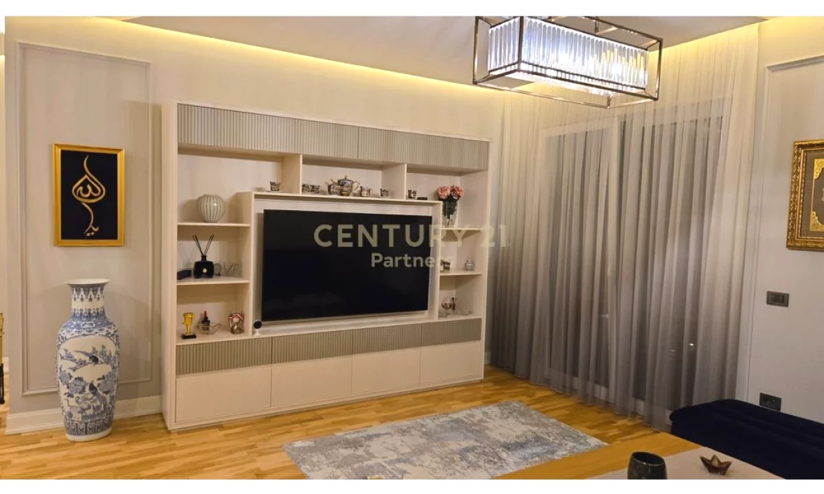 Shtepi me qera Apartament ne Tirane, 2+1, Mobilimi E mobiluar, Pagesa 2,000  Euro.