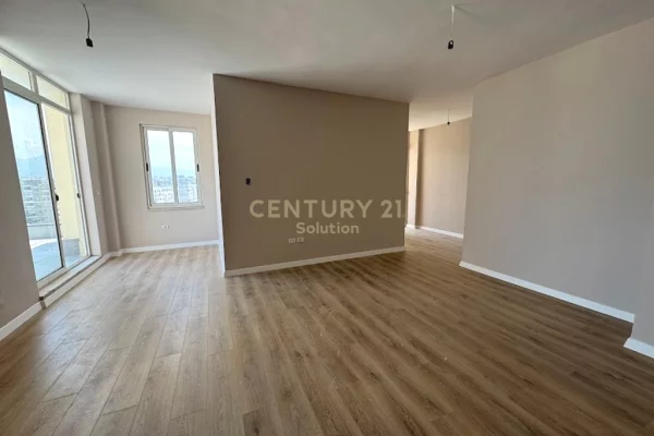 Appartamento in vendita a Tirana 2+1, Vuoto