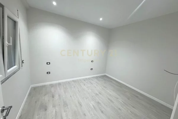 Shtepi me qera Apartament ne Tirane, 2+1, Mobilimi Bosh, pa mobiluar, Pagesa 450  Euro.