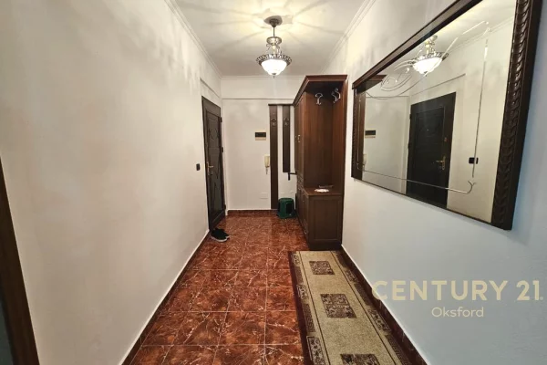 Appartamento in vendita a Tirana 2+1, Arredato