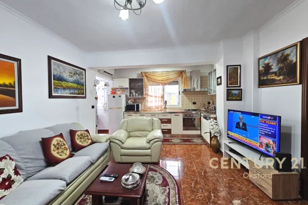 Appartamento in vendita a Tirana 2+1, Arredato