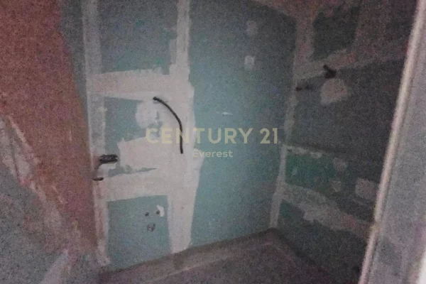 Business Property in Sale 3+1 in Tirana - 185,000 Euro