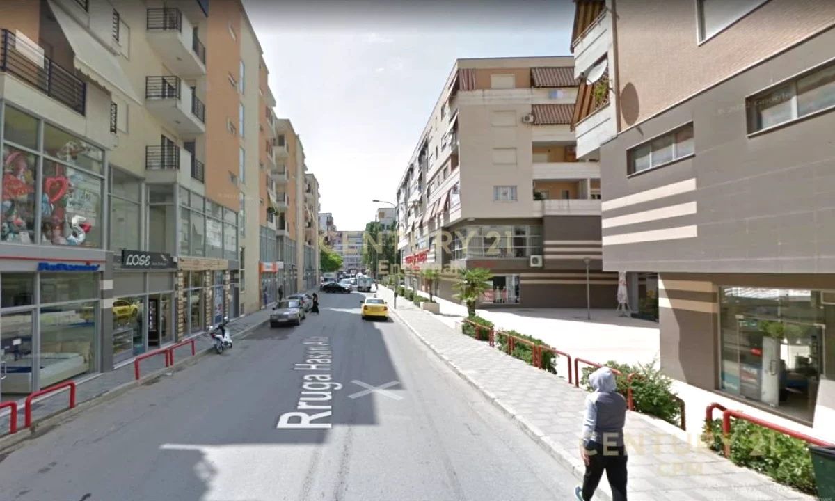 Njesi per shitje prane Kristal Center