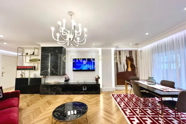 Shtepi ne shitje Apartament ne Tirane, 2+1, Mobilimi E mobiluar, Pagesa 369,000  Euro.