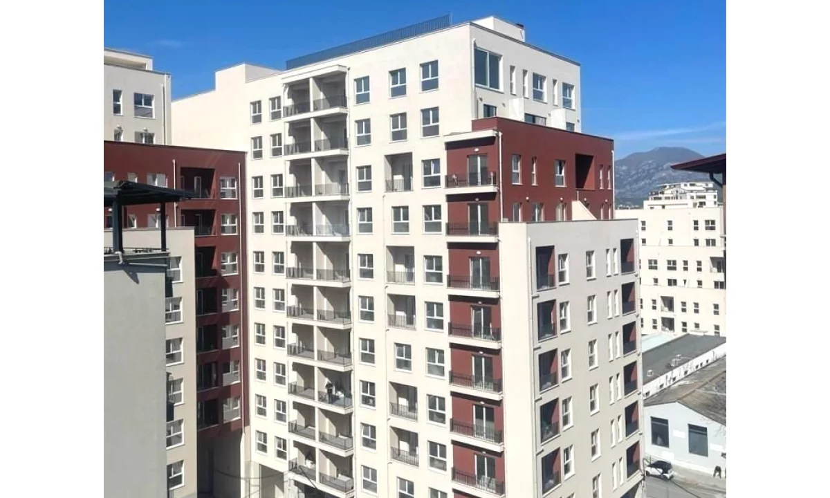 Shtepi ne shitje Apartament ne Tirane, 2+1, Mobilimi Bosh, pa mobiluar, Pagesa 190,400  Euro.