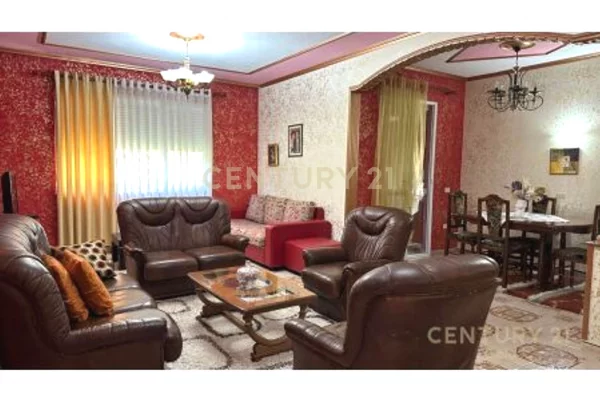 APARTAMENT I BOLLSHEM 2+1+2 + 2 BALLKONE TEK ISH STACIONI I FUNDIT I TIRANES SE RE !