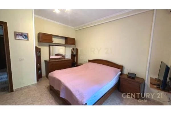 Shtepi ne shitje Apartament ne Tirane, 2+1, Mobilimi E mobiluar, Pagesa 200,000  Euro.