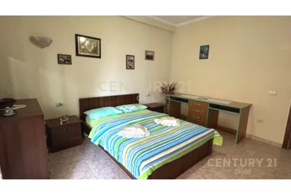 Shtepi ne shitje Apartament ne Tirane, 2+1, Mobilimi E mobiluar, Pagesa 200,000  Euro.