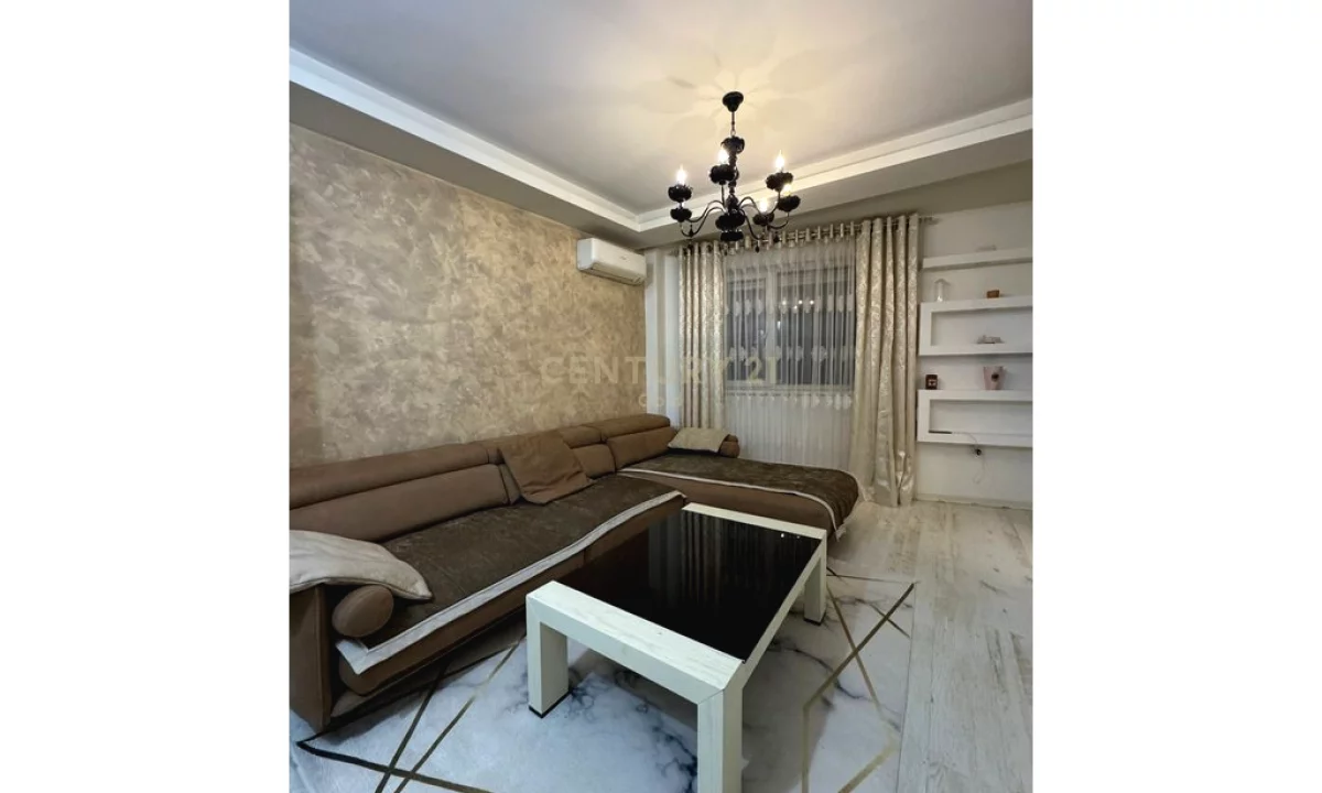 Shtepi me qera Apartament ne Tirane, 2+1, Mobilimi E mobiluar, Pagesa 650  Euro.