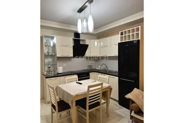 Shtepi me qera Apartament ne Tirane, 2+1, Mobilimi E mobiluar, Pagesa 650  Euro.