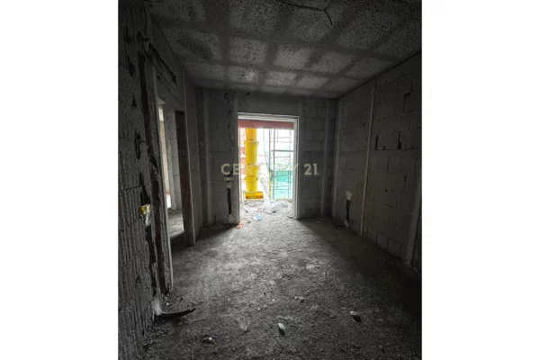 Shtepi ne shitje Apartament ne Tirane, 1+1, Mobilimi Bosh, pa mobiluar, Pagesa 92,500  Euro.