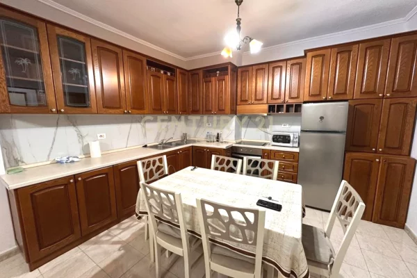 Shtepi me qera Apartament ne Tirane, 2+1, Mobilimi E mobiluar, Pagesa 600  Euro.