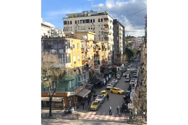 Shtepi me qera Apartament ne Tirane, 2+1, Mobilimi E mobiluar, Pagesa 65,000  Leke.