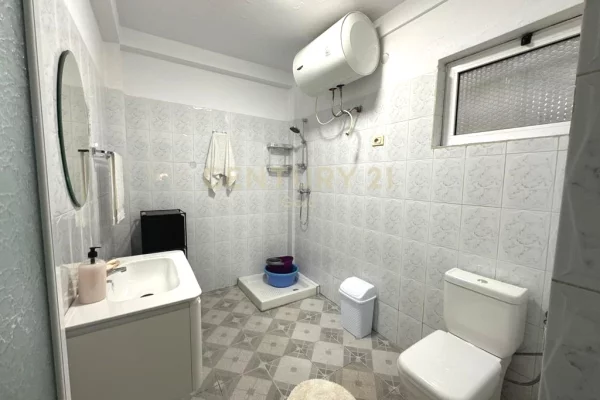Shtepi me qera Apartament ne Tirane, 2+1, Mobilimi E mobiluar, Pagesa 65,000  Leke.