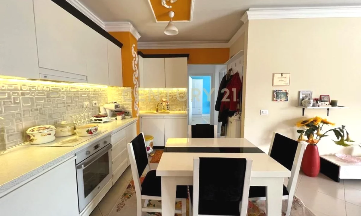 Shtepi ne shitje Apartament ne Tirane, 2+1, Mobilimi E mobiluar, Pagesa 194,000  Euro.