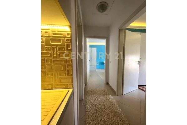 Shtepi ne shitje Apartament ne Tirane, 2+1, Mobilimi E mobiluar, Pagesa 194,000  Euro.