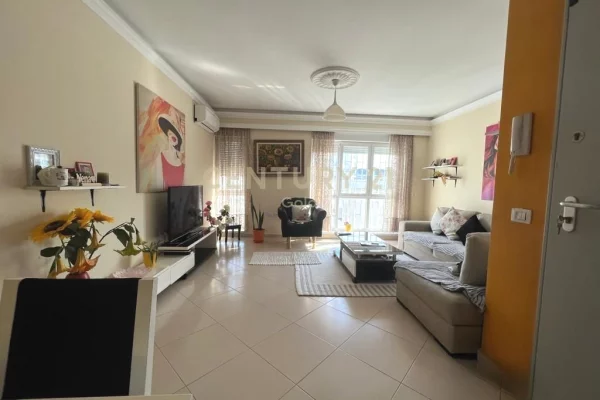 Shtepi ne shitje Apartament ne Tirane, 2+1, Mobilimi E mobiluar, Pagesa 194,000  Euro.