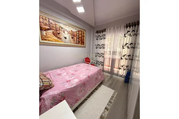 Shtepi me qera Apartament ne Tirane, 2+1, Mobilimi E mobiluar, Pagesa 1,000  Euro.
