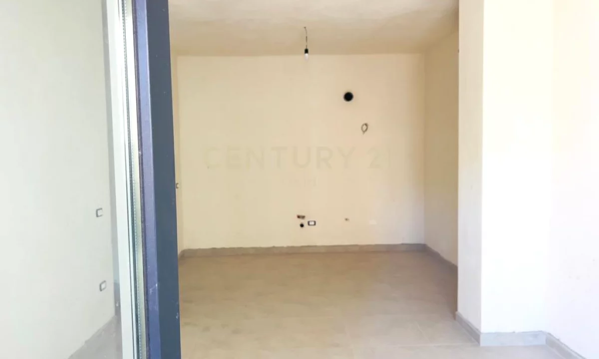 Shtepi ne shitje Apartament ne Durres, 1+1, Mobilimi Bosh, pa mobiluar, Pagesa 84,240  Euro.