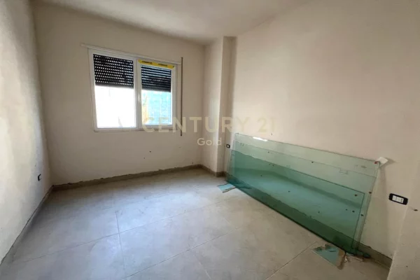 Shtepi ne shitje Apartament ne Durres, 1+1, Mobilimi Bosh, pa mobiluar, Pagesa 84,240  Euro.