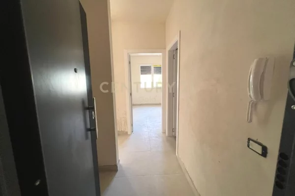 Shtepi ne shitje Apartament ne Durres, 1+1, Mobilimi Bosh, pa mobiluar, Pagesa 84,240  Euro.