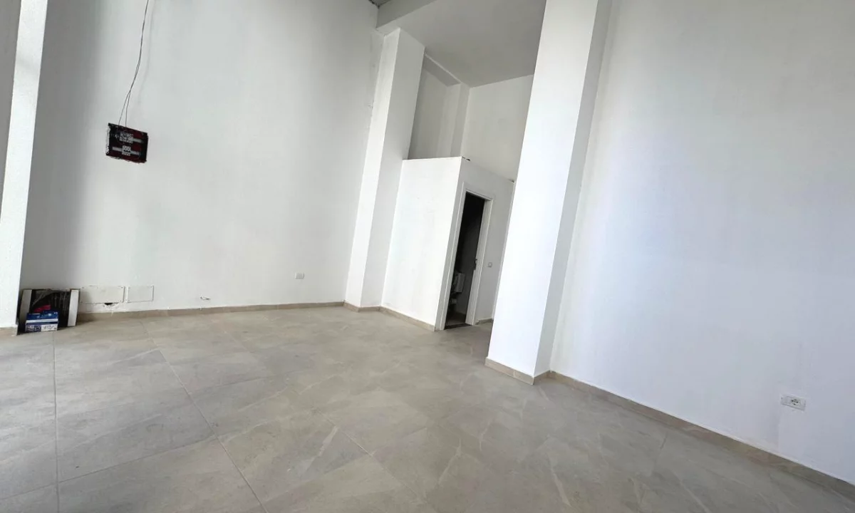 Jepet Zyre Per Qira prane Shkolles se Kuqe !