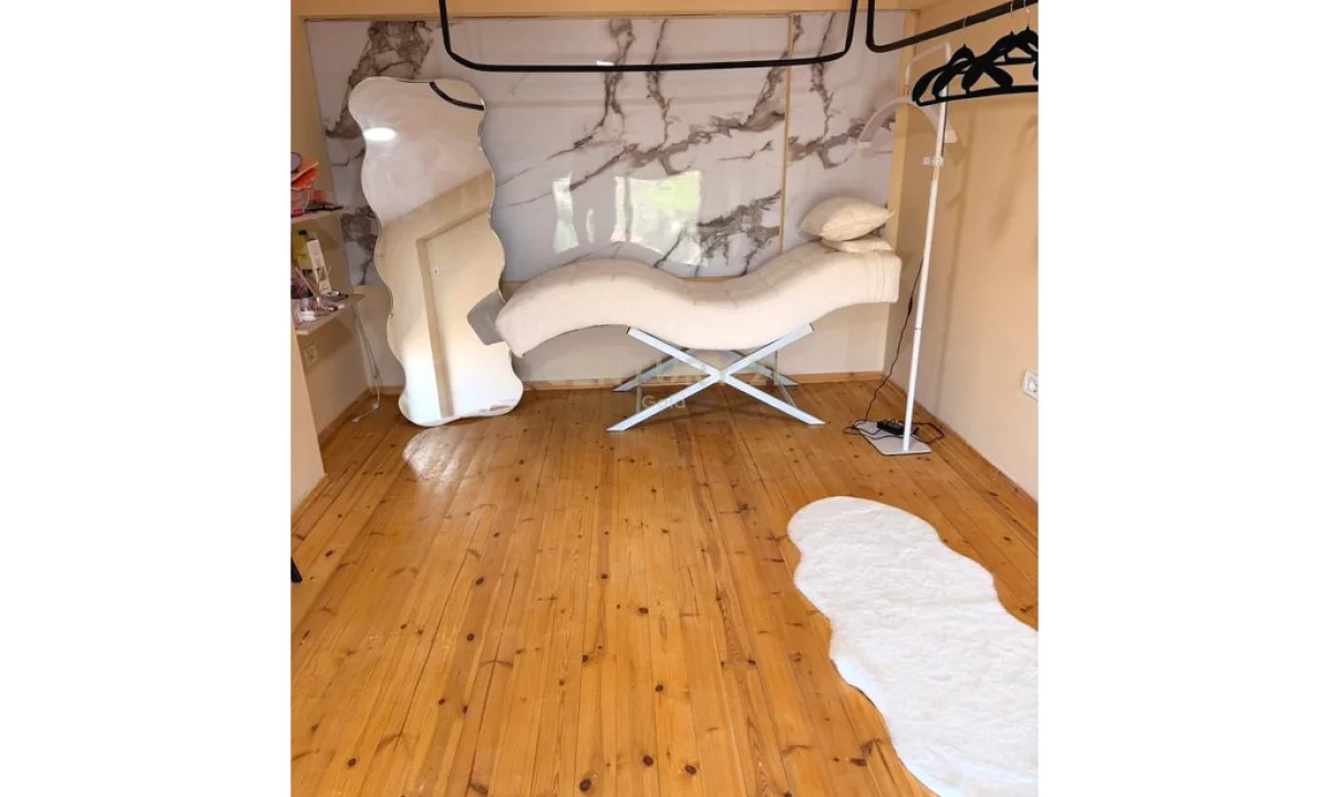 Jepet me qera njesi biznesi Duplex 20 m2, Farke e vogel