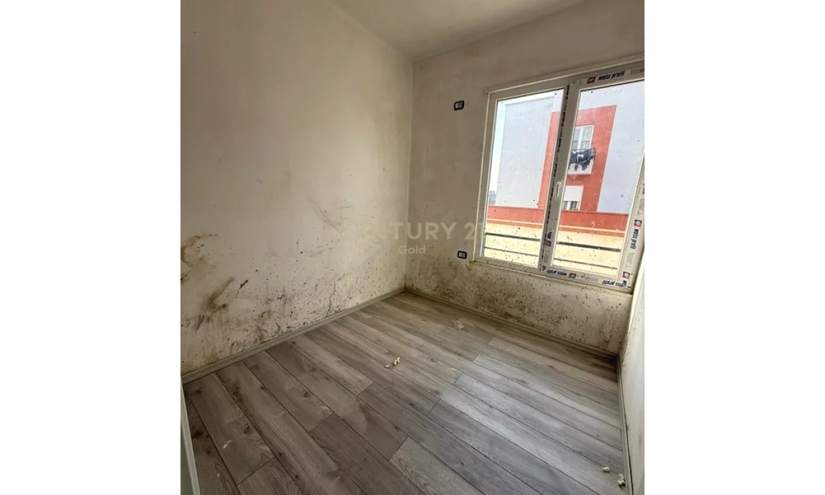Shtepi ne shitje Apartament ne Tirane, 1+1, Mobilimi E mobiluar, Pagesa 125,000  Euro.