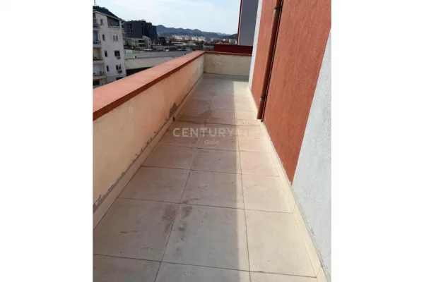 Shtepi ne shitje Apartament ne Tirane, 1+1, Mobilimi E mobiluar, Pagesa 125,000  Euro.